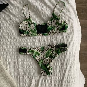 Issa de’ Mar Oasis Swim Set